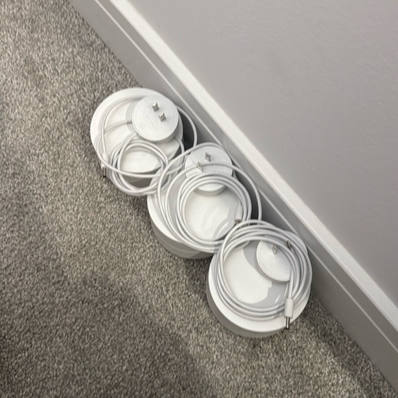 Google WiFi - AC1200 Mesh WiFi System - WiFi Router (3 pack) - Picture 1 of 2